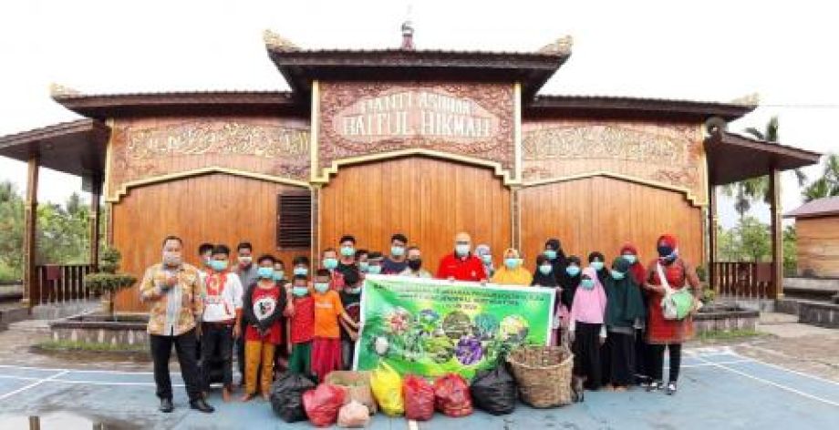 Distan TPH Kalbar salurkan bantuan produk hortikultura kepada 22 panti asuhan