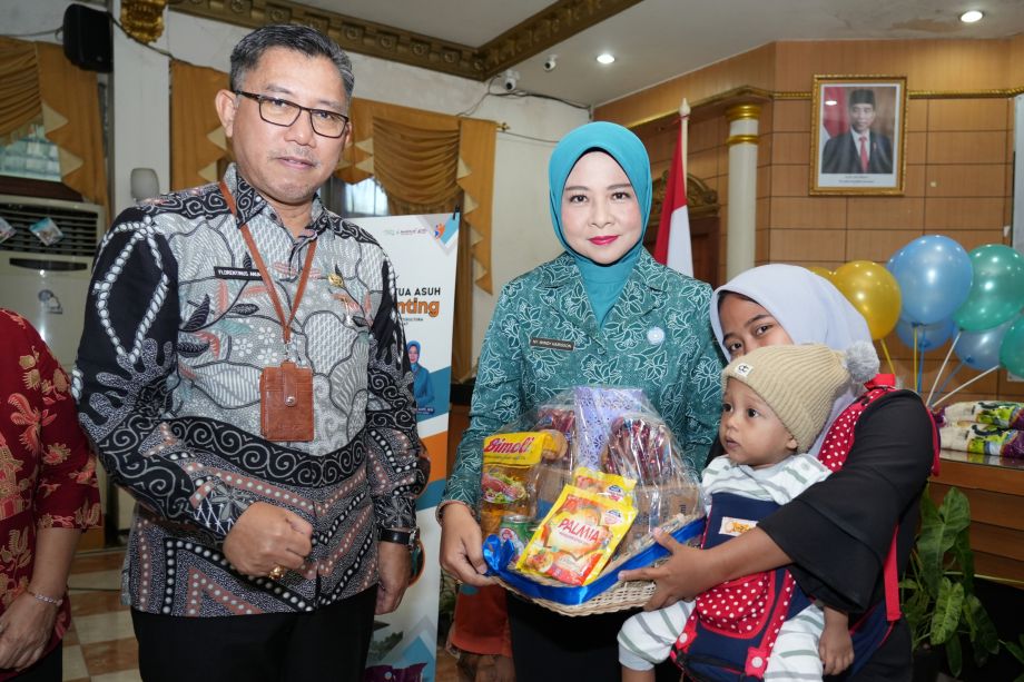 Penyerahan Bantuan Sembako dan Makanan Tambahan untuk Anak Asuh oleh Dinas Tanaman Pangan dan Hortikultura Provinsi Kalimantan Barat