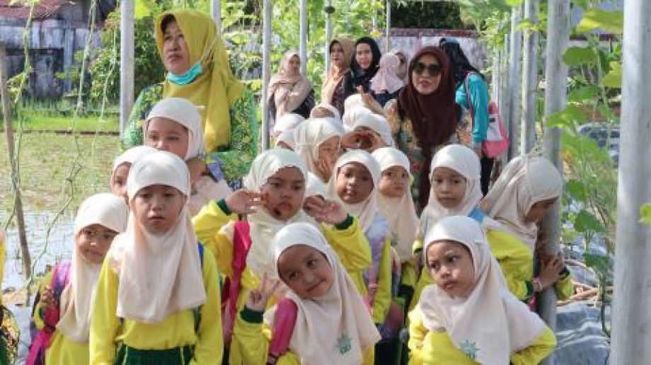 TK Aisyiyah Bustanul Athfal 1 Pontianak Kunjungi Kebun 'Ayo Bertani' DISTPH Kalbar