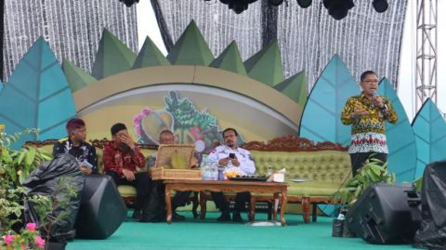 Talkshow  Durian Kalbar Mendunia di Festival Buah dan Florikultura Kalimantan Barat