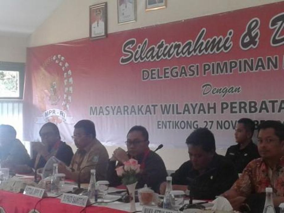 Silahturahmi dan dialog delegasi pimpinan MPR dengan masyarakat wilayah perbatasan Entikong