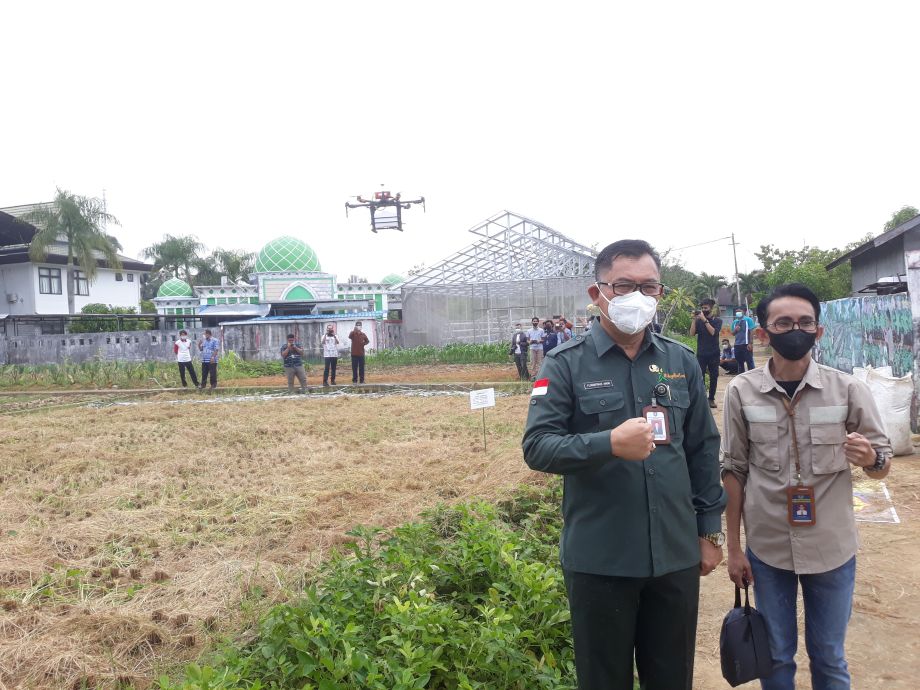 Dinas Tanaman Pangan dan Hortikultura Kalbar terapkan drone sprayer smart farming