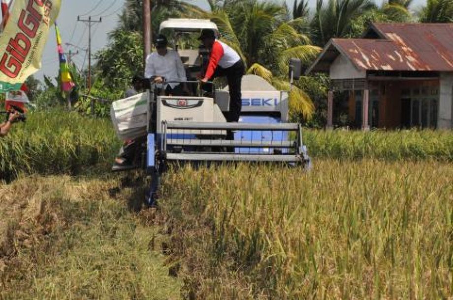 PEMPROV KALBAR DUKUNG SARANA DAN PRASARANA PERTANIAN DI SAMBAS