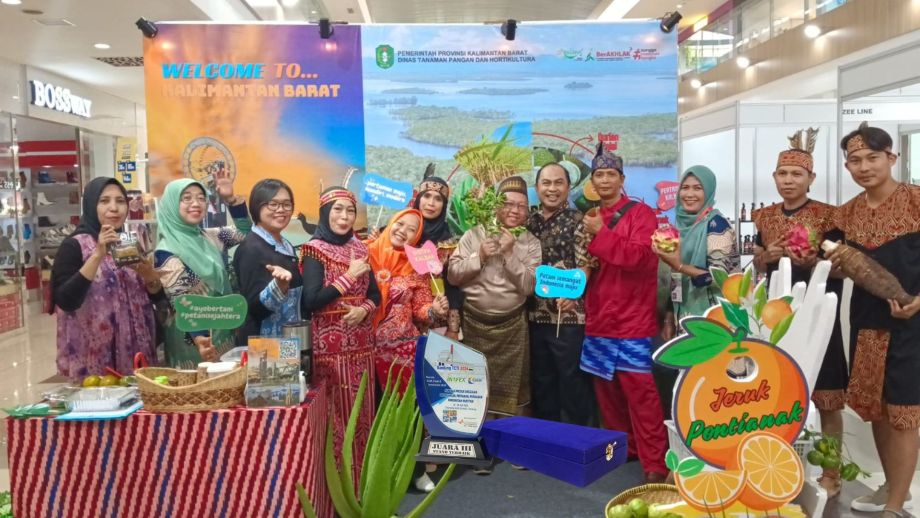 Dinas Tanaman Pangan dan Hortikultura Provinsi Kalbar Raih Juara 3 Stand Terbaik di Pameran Produk Unggulan Perdagangan, Pertanian, Perikanan,  Pangan dan Investasi.