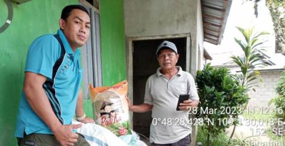 Bantuan benih padi terdampak banjir untuk 400 hektare lahan petani Singkawang disalurkan